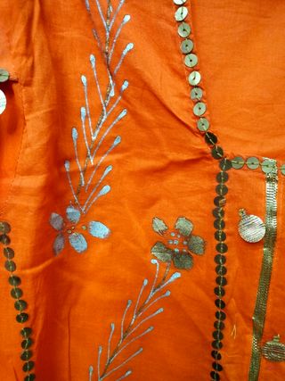 Vestido playero naranja y dorado