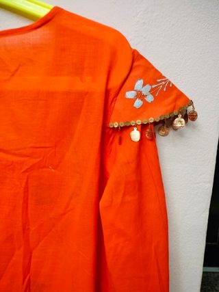 Vestido playero naranja y dorado