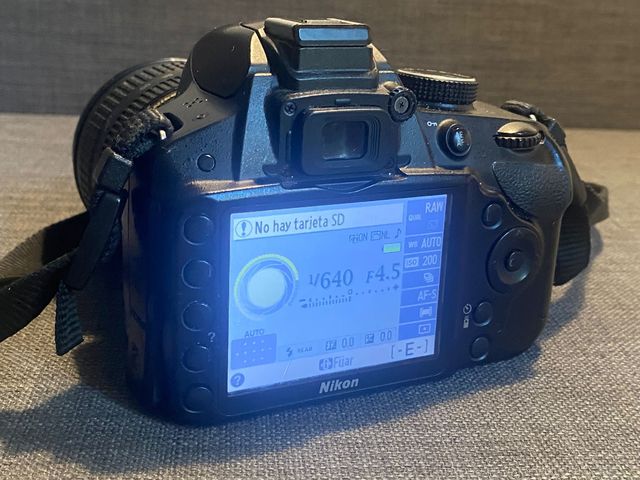 Nikon D3200 + Accesorios
