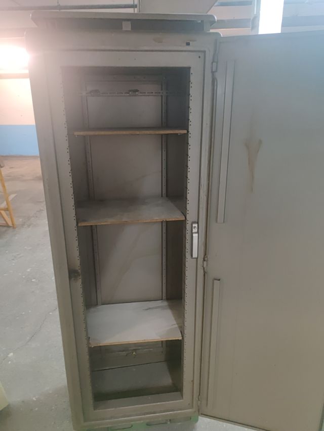 Armario metálico gris