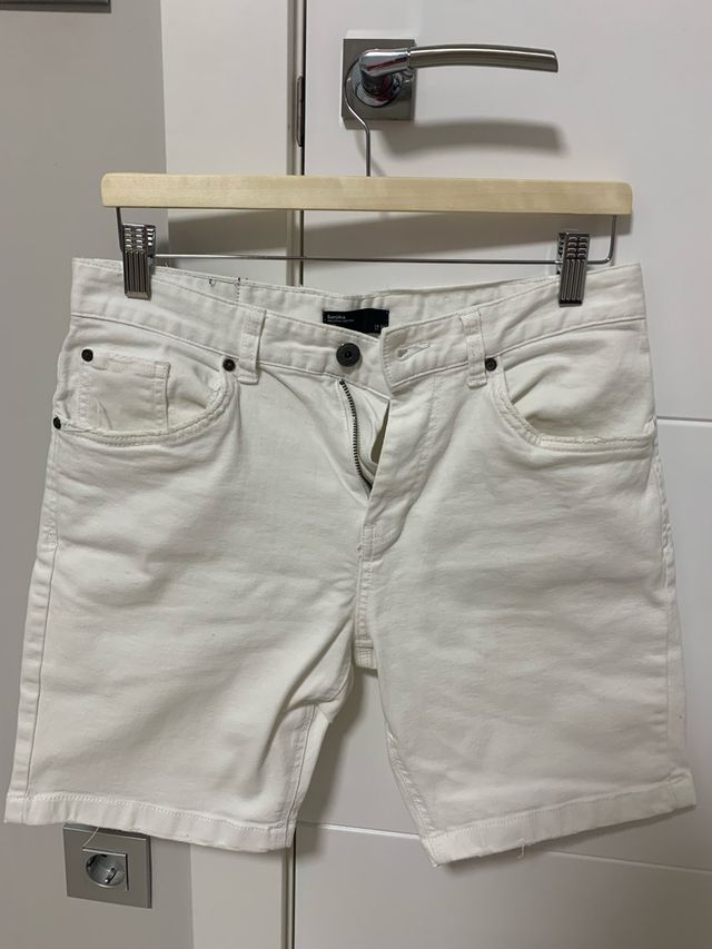 Vaqueros cortos blancos BERSHKA