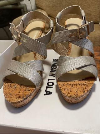 Sandalias BIMBA Y LOLA doradas