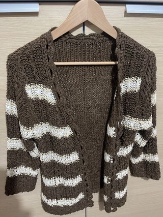  Cardigan marrone e bianco a righe
Non è di marca 
