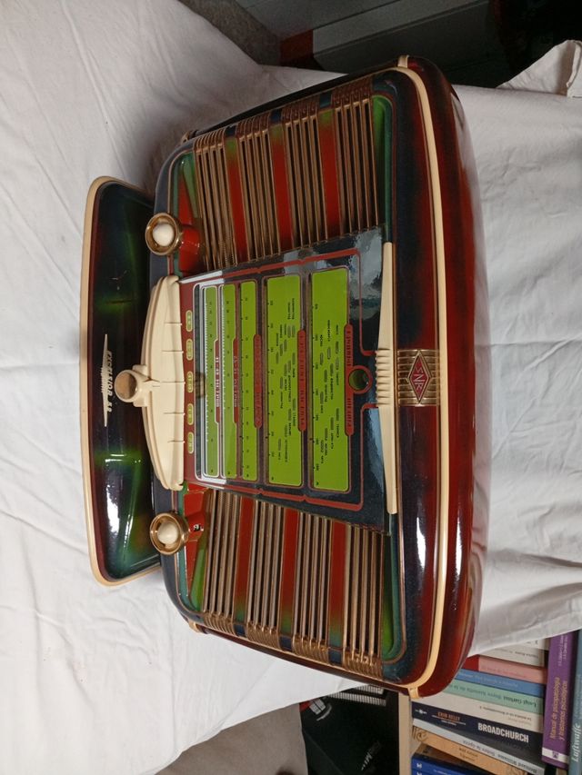 Radio antigua Excelsior 52