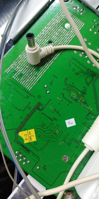 Monitor LG 27UD69 Electrónica Completa