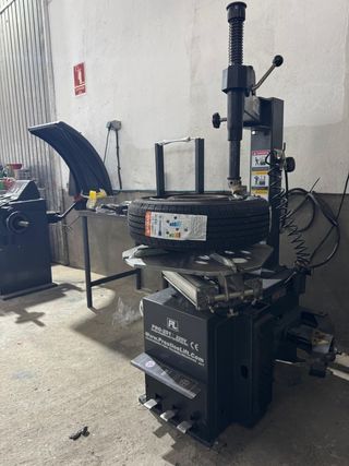 Cambios de neumáticos de moto y coche