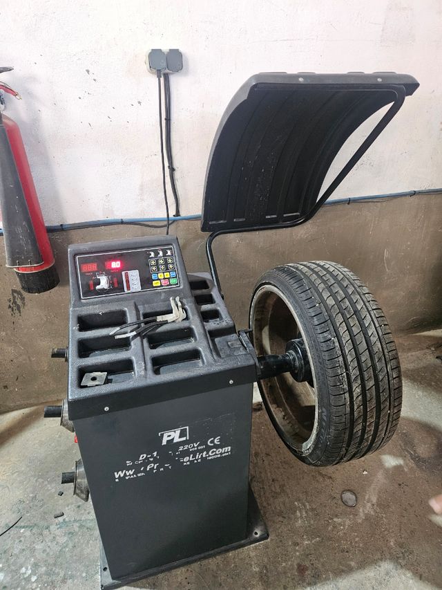 Cambios de neumáticos de moto y coche