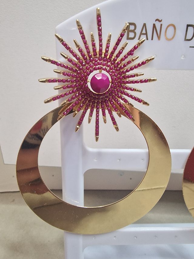 Pendientes dorados flamenca rosa