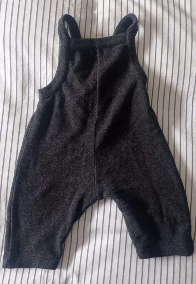 Pelele bebé Zara gris oscuro