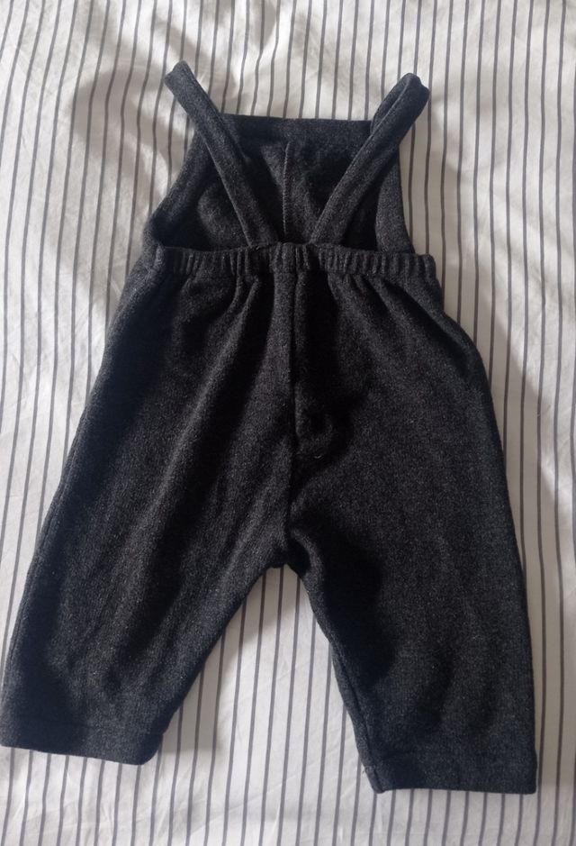 Pelele bebé Zara gris oscuro