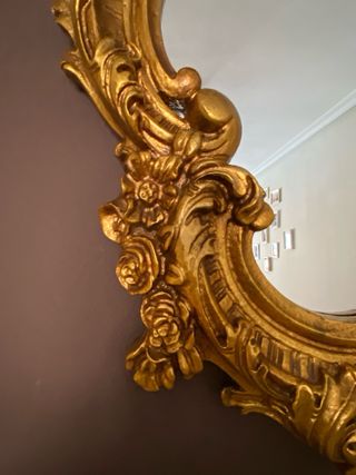 Espejo dorado estilo antiguo