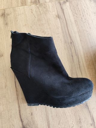 Botines negros cuña