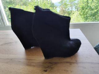 Botines negros cuña