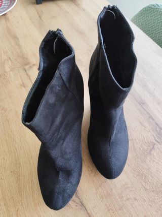 Botines negros cuña