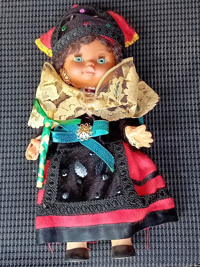 Muñeca Traje Regional. 2 € la unidad. A ELEGIR.