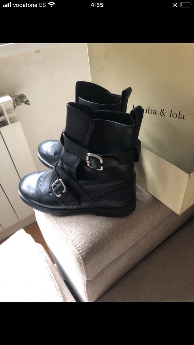 Botines Bimba y Lola negros detalle de hebilla