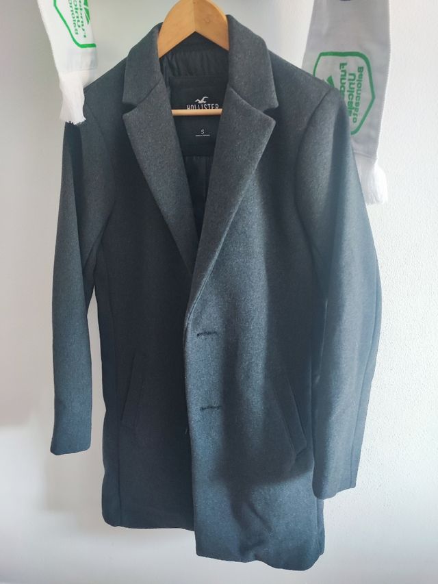 Abrigo caballero marca Hollister