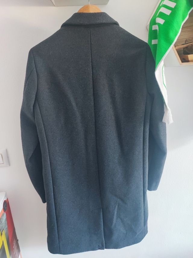 Abrigo caballero marca Hollister