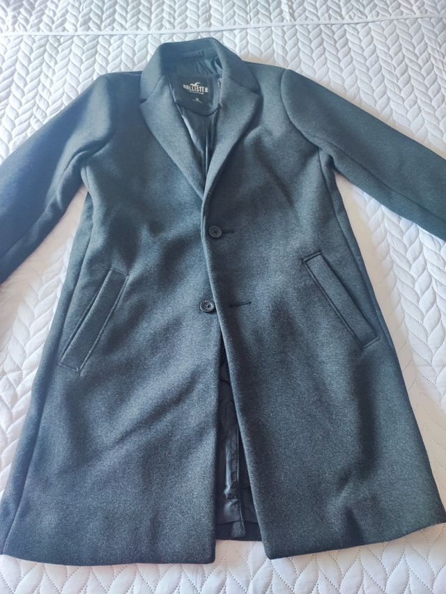 Abrigo caballero marca Hollister