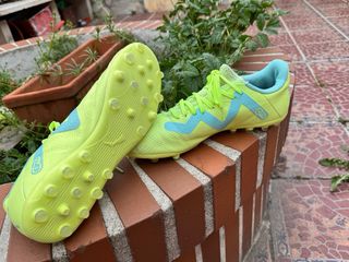 BOTAS de Fútbol PUMA unisex - Talla 42