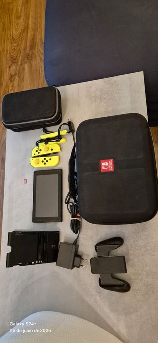 Pack consola Nintendo switch mas accesorios. 
