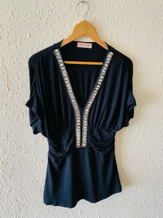 Top negro Coccapani peplum con collar pedrería XL