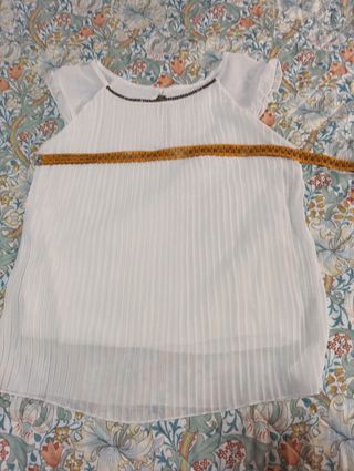 Blusa blanca plisada