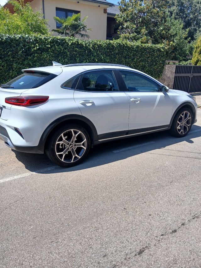 KIA XCeed 2021. 34000 kms. 160 CV