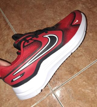 Zapatillas Nike Running rojas y negras