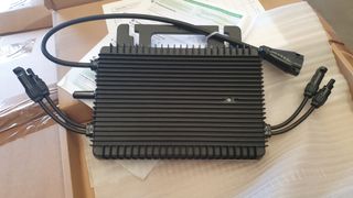 Kit solar balcón 800w con mricroinversor y cable