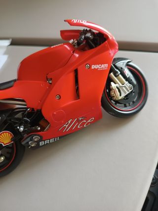 Modellino Ducati Desmosedici 2006 Loris Capirossi