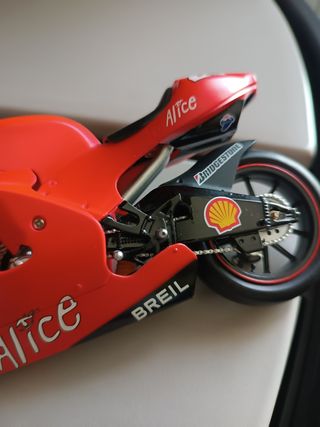 Modellino Ducati Desmosedici 2006 Loris Capirossi