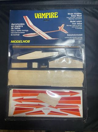 Aviones balsa: Gavilán y Vampire