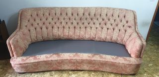 Sofá y sillones vintage rosa