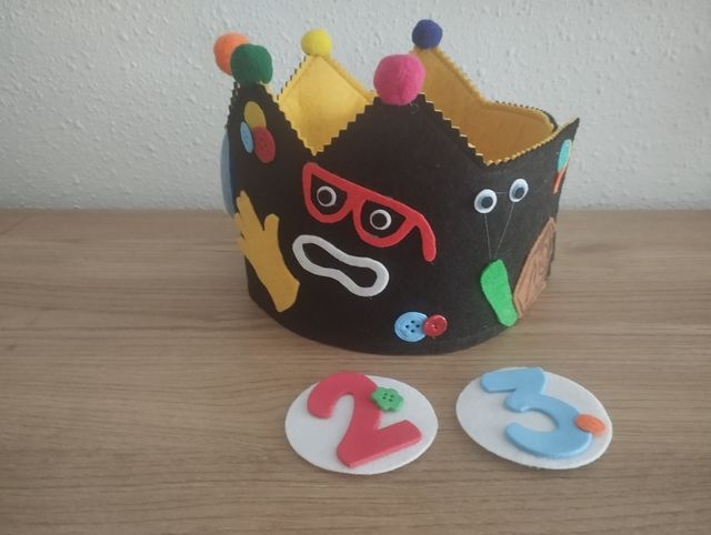 Corona fieltro cumpleaños