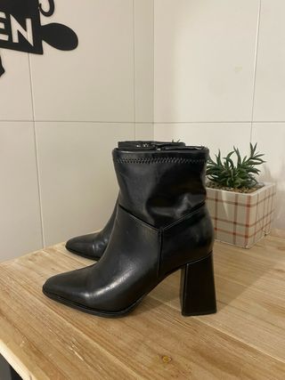 Botines negros tacón 37