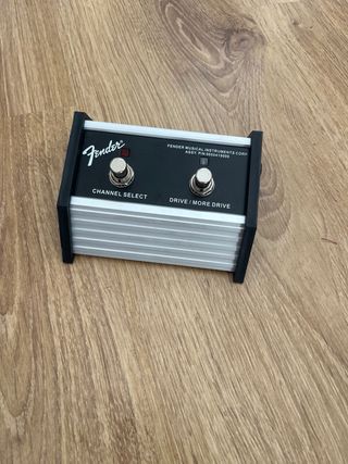 Fender Frontman 212R Amplificador con pedal