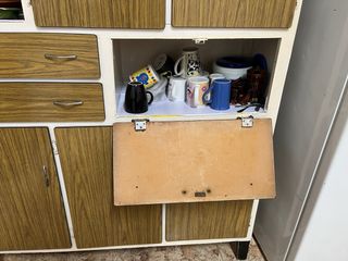 Alacena antigua de madera