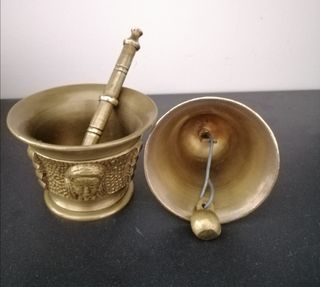 Campanita y almirez antiguos