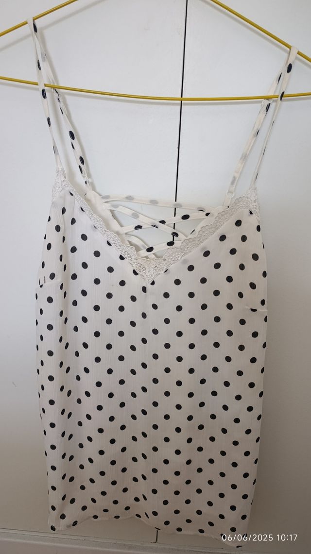 Top lunares blanco y negro