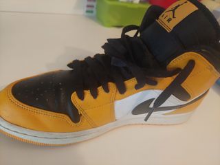 Nike Air Jordan 1 Mid Taxi