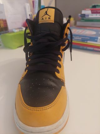 Nike Air Jordan 1 Mid Taxi