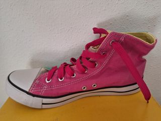 Zapatillas estilo Converse rosas y turquesa