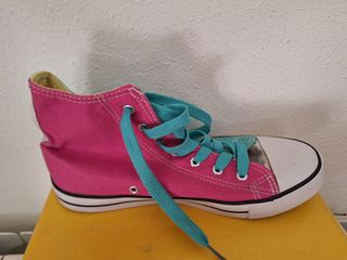 Zapatillas estilo Converse rosas y turquesa