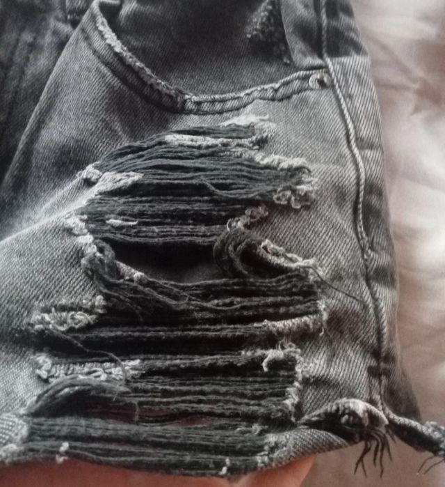 Shorts rotos negros