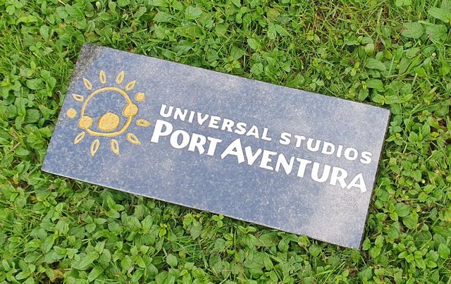 Pieza de granito Universal Studios Port Aventura