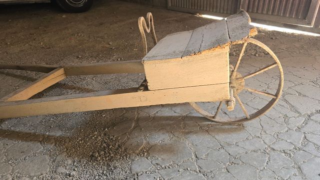 Carretilla antigua de una rueda 2mt x 66cm x 50 cm