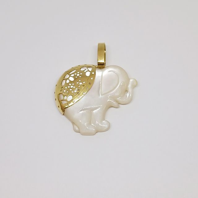 Colgante Oro Elefante Nácar