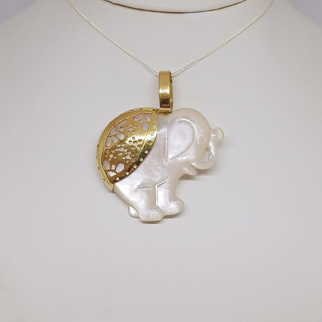 Colgante Oro Elefante Nácar