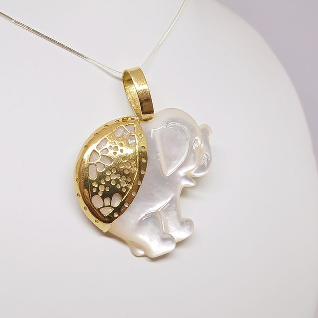 Colgante Oro Elefante Nácar